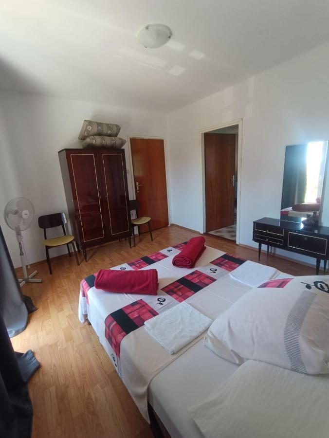 Tribunj Apartmani Ngoại thất bức ảnh